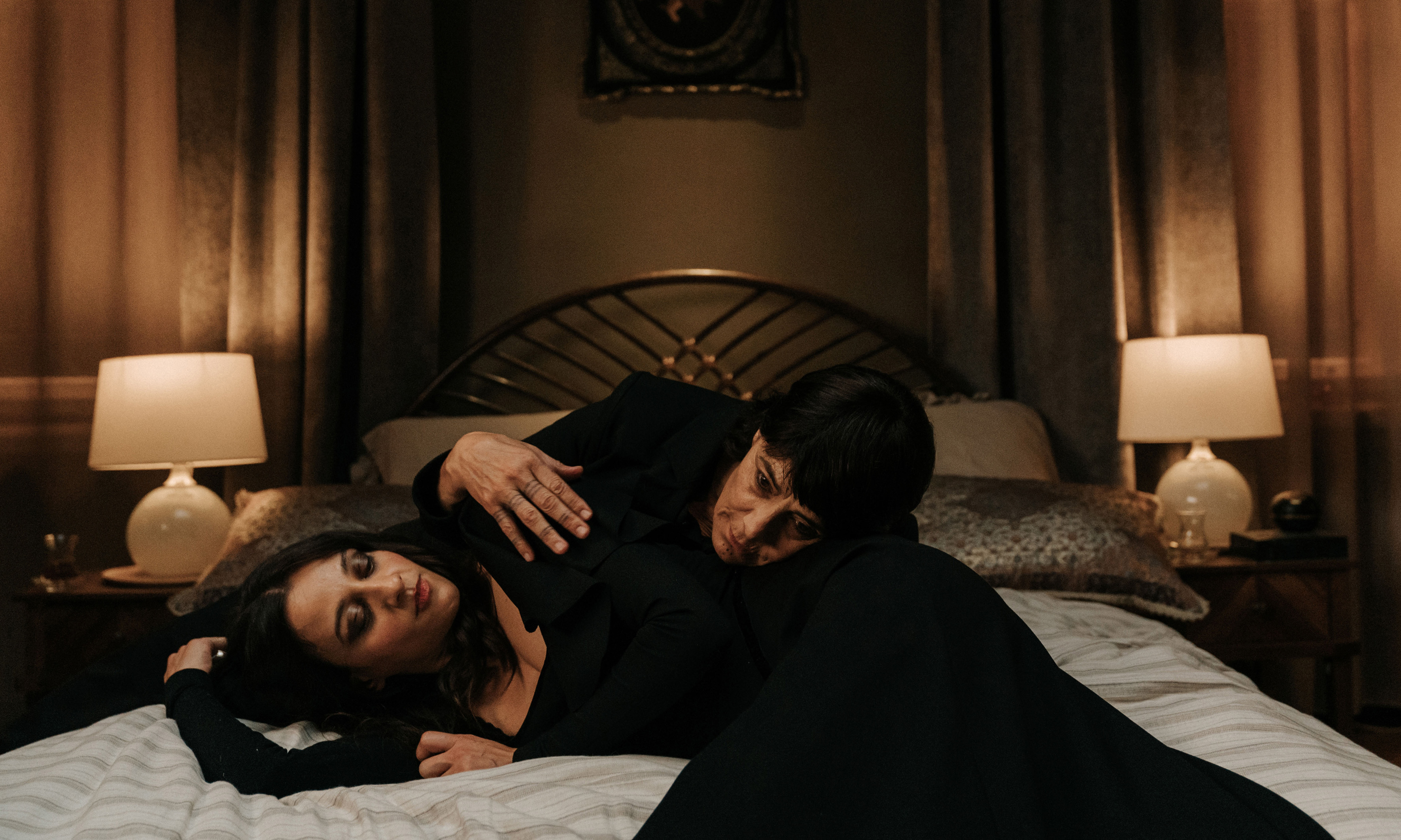 짐승처럼 사납게